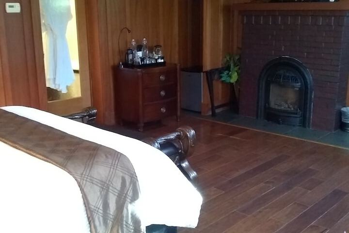 Room 35 of 147