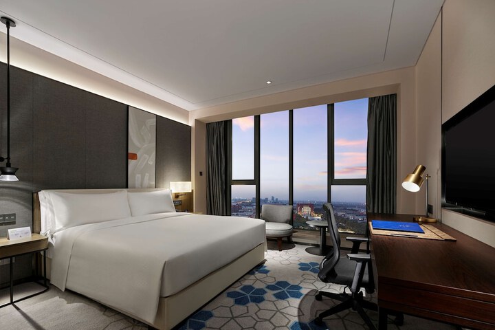 Room 13 of 51