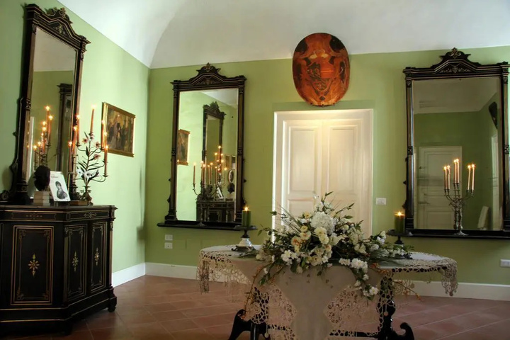 Room 8 of 13
