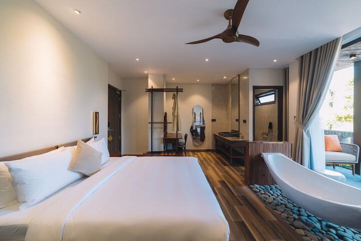 Room 53 of 210