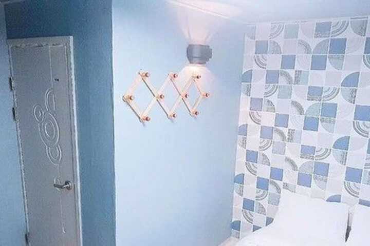 Room 4 of 8