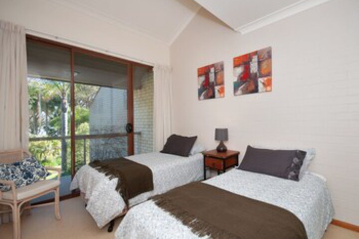 Room 8 of 14
