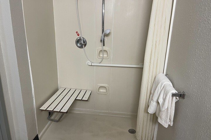 1 King Bed High Speed Internet Accessible Microwave, Refrigerator Work Desk Continental Breakfast (10 of 12)