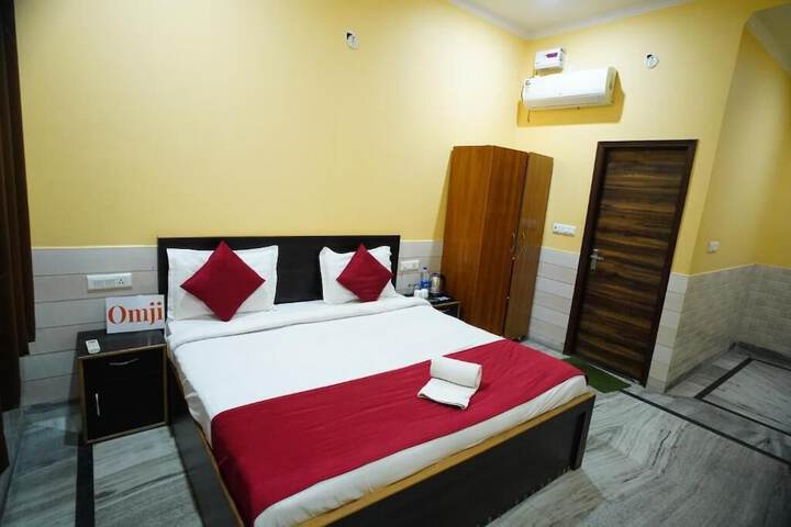 Room 5 of 17