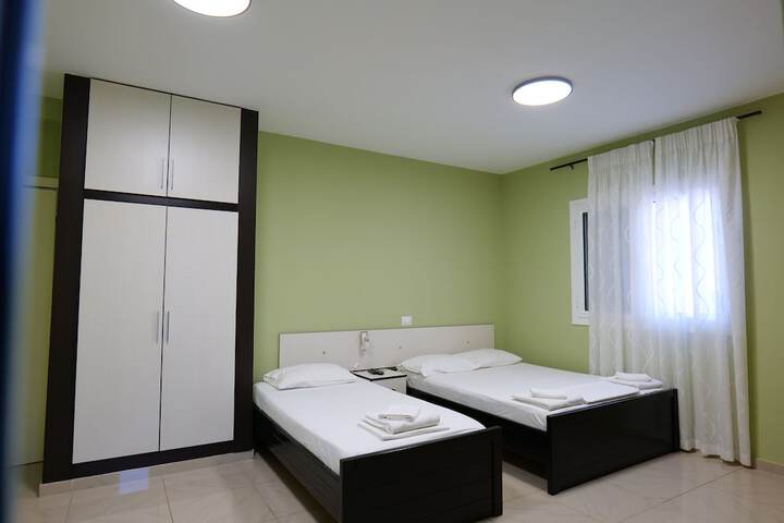 Room 18 of 108