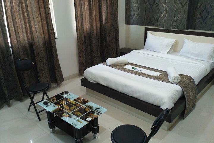 Room 9 of 35