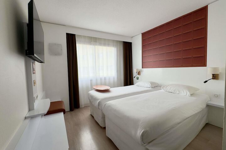 Room 29 of 76