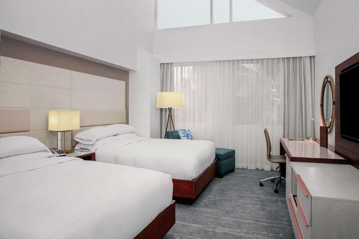 2 Queen Beds (10 of 15)