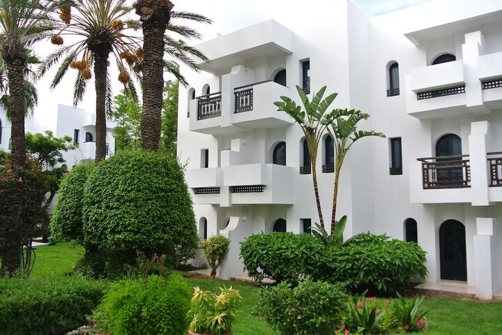 Hotel Exterior 54 of 57