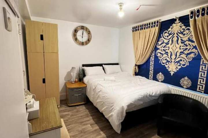 OYO Unique Guestroom - Farnworth Easy Access to Bolton