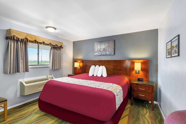 Room 6 of 30