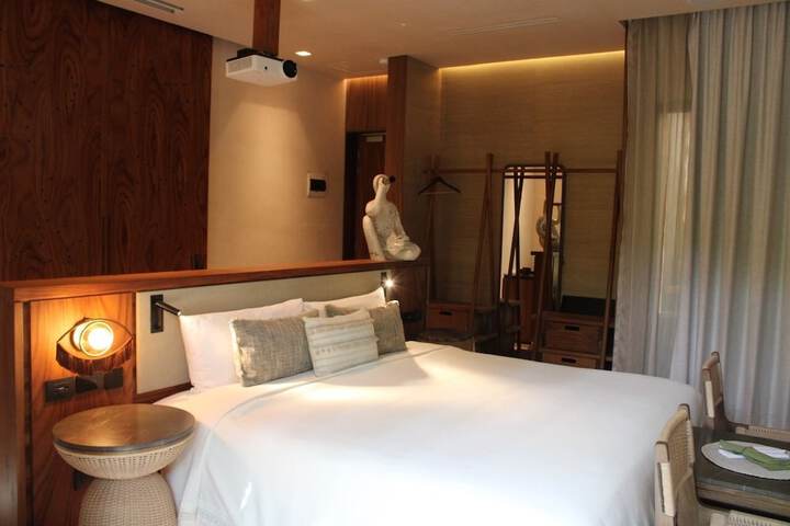 Room 4 of 5