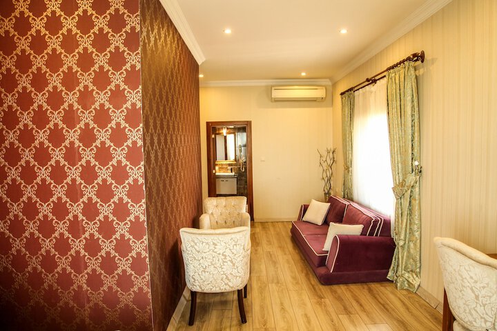 Room 52 of 158