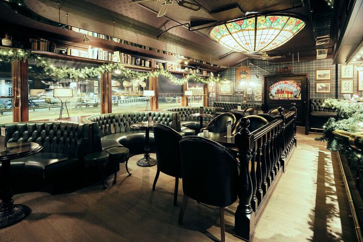 Lounge 44 of 46