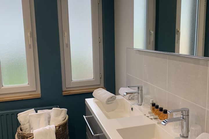 Room 52 of 69