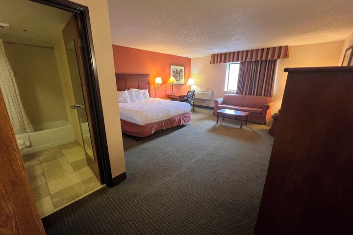 1 King Bed (5 of 15)