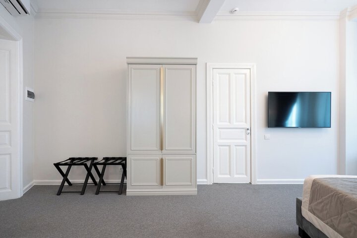 Room 20 of 208