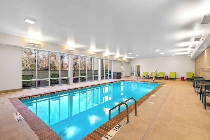 Pool Hotel
