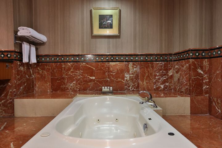 Hot Tub 37 of 73