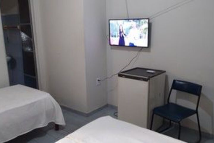 Room 102 of 189