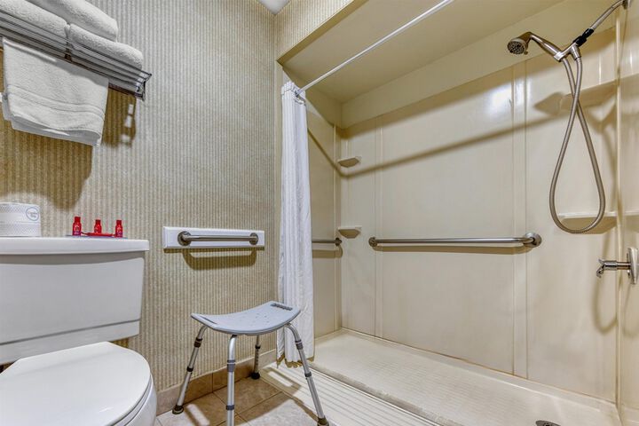 Room 32 of 49