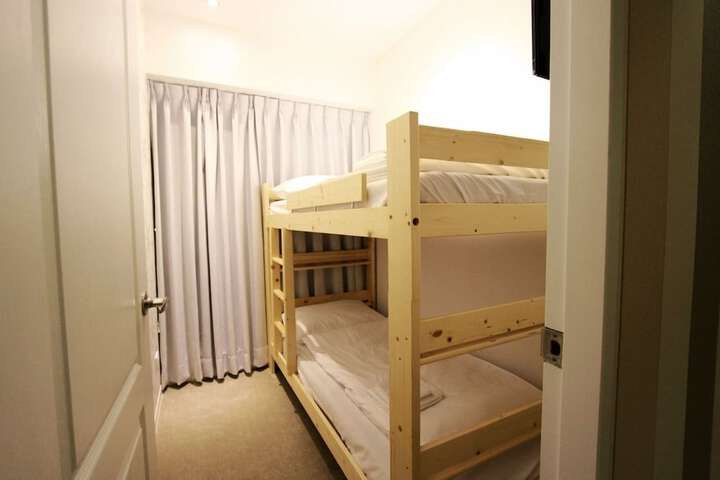 Room 17 of 80