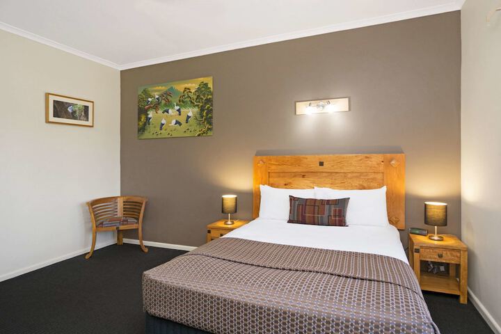 Room 8 of 34