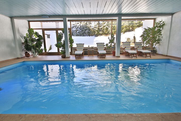 Pool 25 of 34