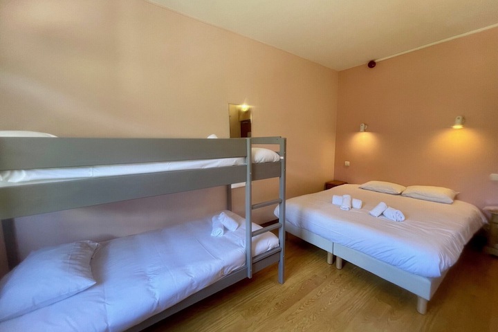 Room 10 of 25
