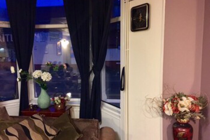 Lounge 33 of 70