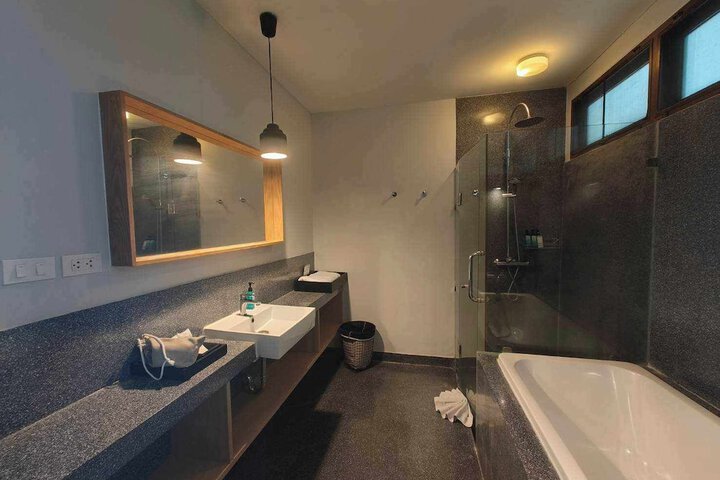 Room 13 of 40