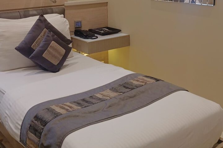 Room 20 of 36