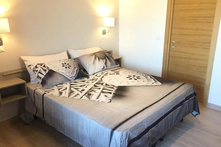 Room 3 of 18