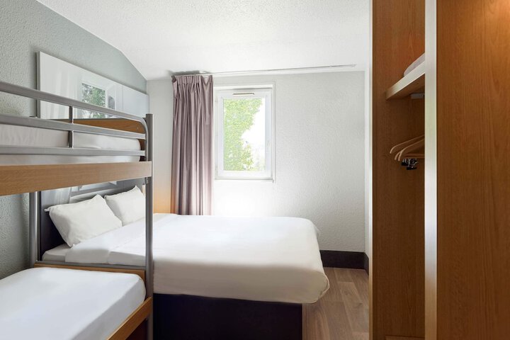 Room 6 of 22