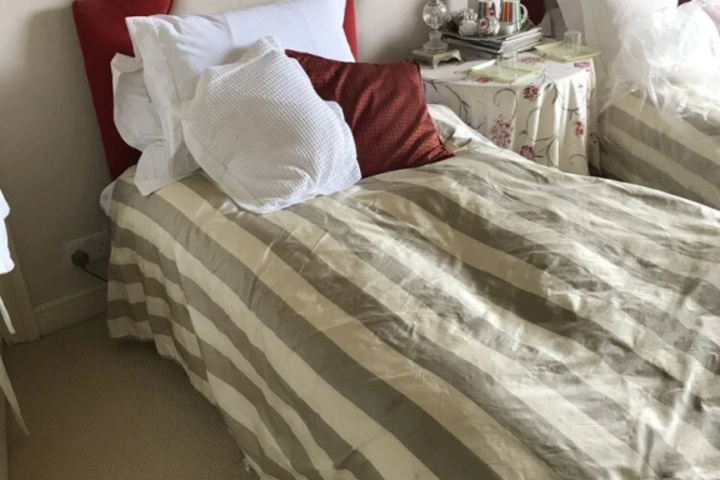 Room 5 of 11
