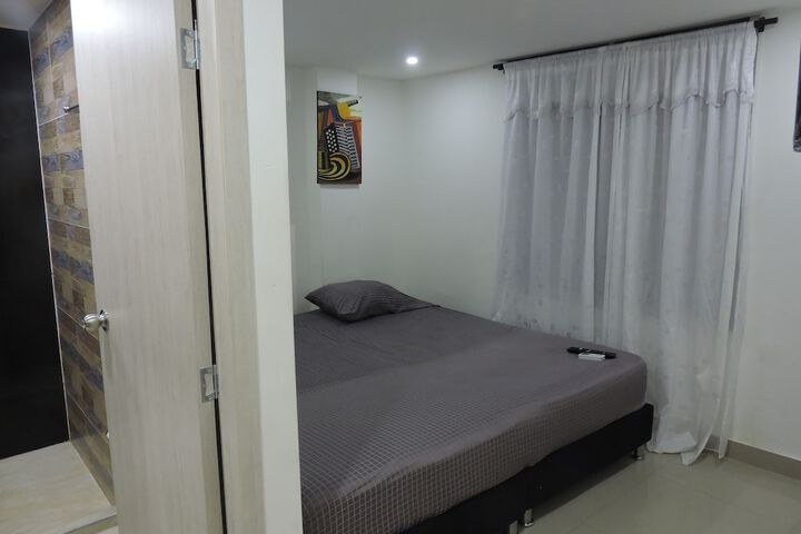 Room 4 of 96