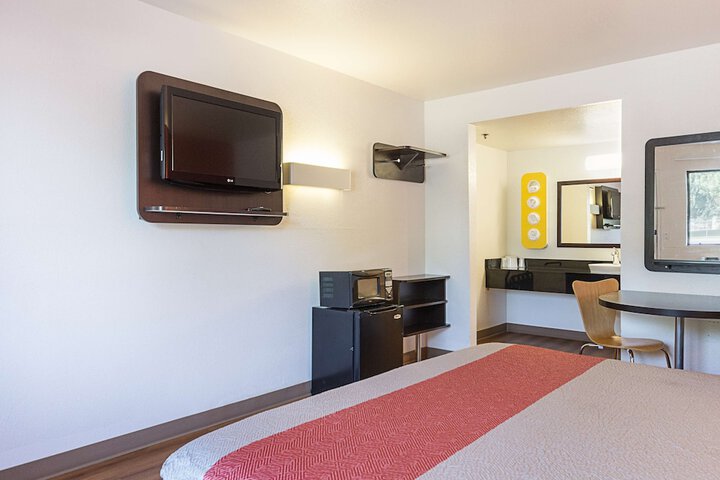 Room 6 of 38
