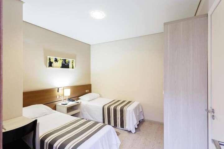 Room 7 of 16