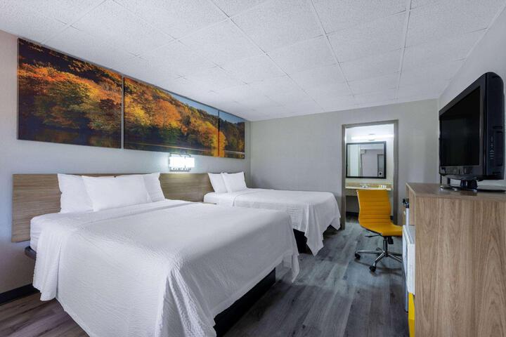 1 King Bed (2 of 5)