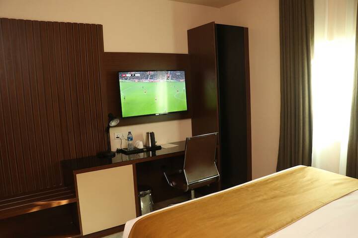 Room 2 of 8