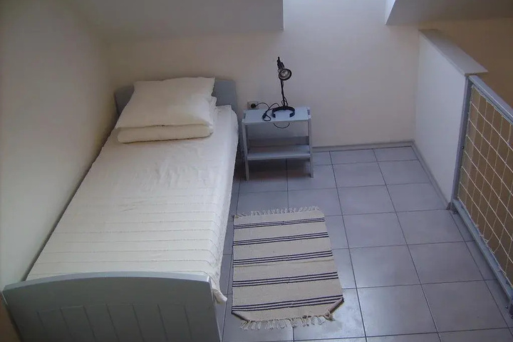 Room 6 of 17