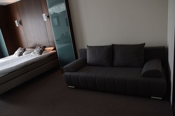 Room 44 of 106