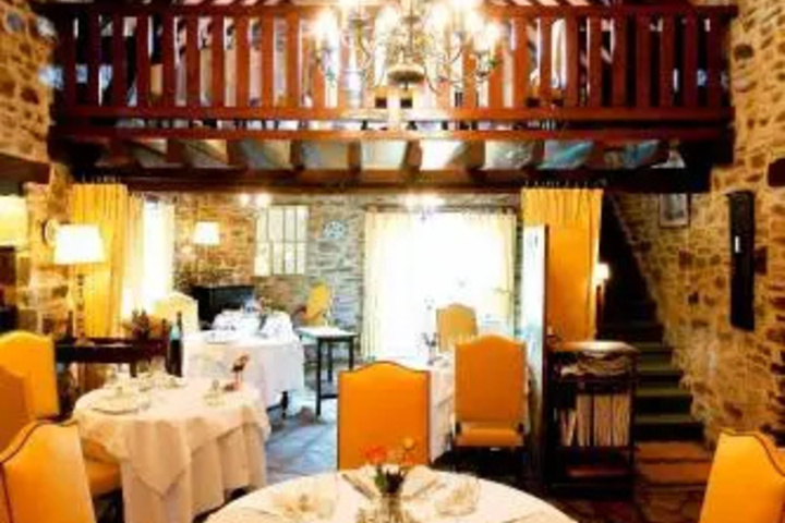 Dining 9 of 9