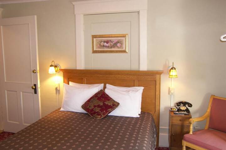 Room 14 of 33