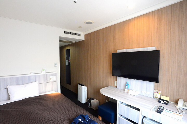 Room 19 of 28