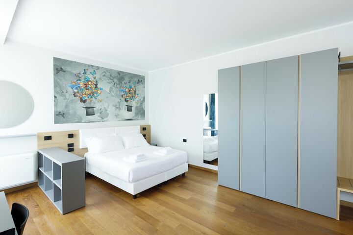Room 12 of 89