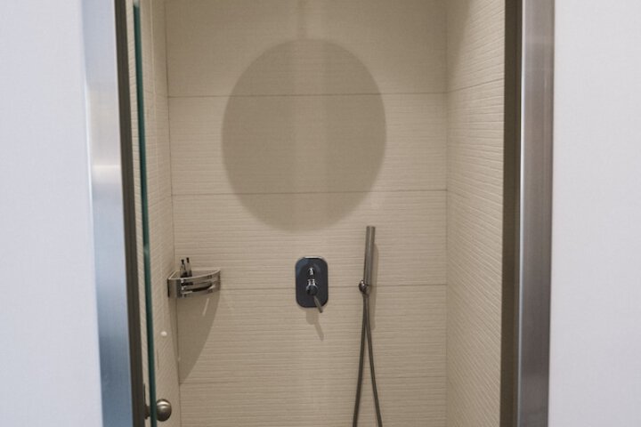 Room 42 of 62