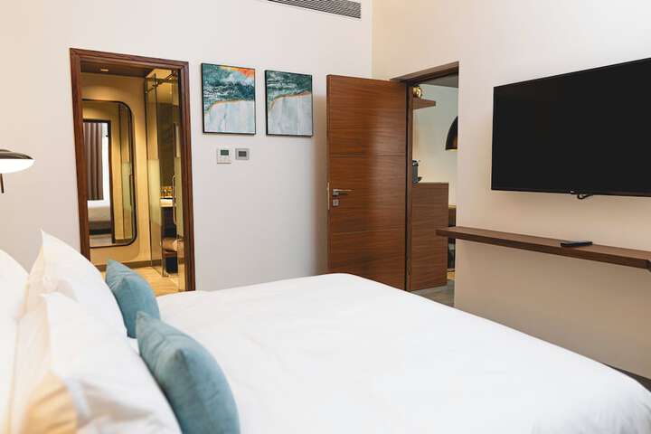 Room 6 of 44