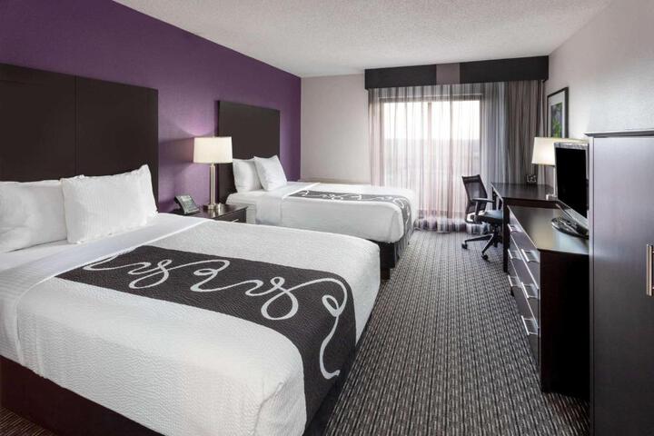 Double Bed Accessible (7 of 9)