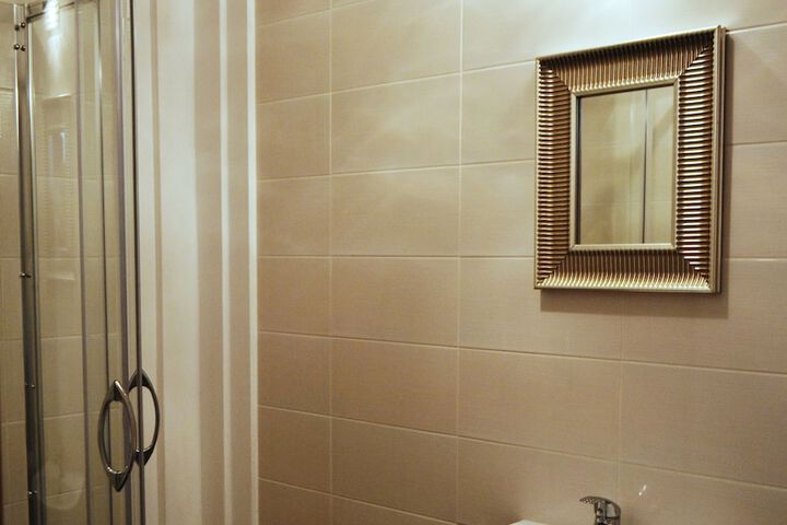 Room 34 of 76
